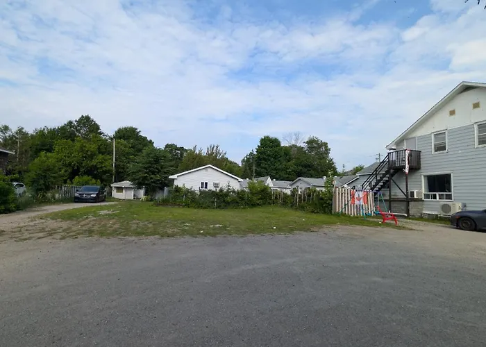 Oakwood Motel