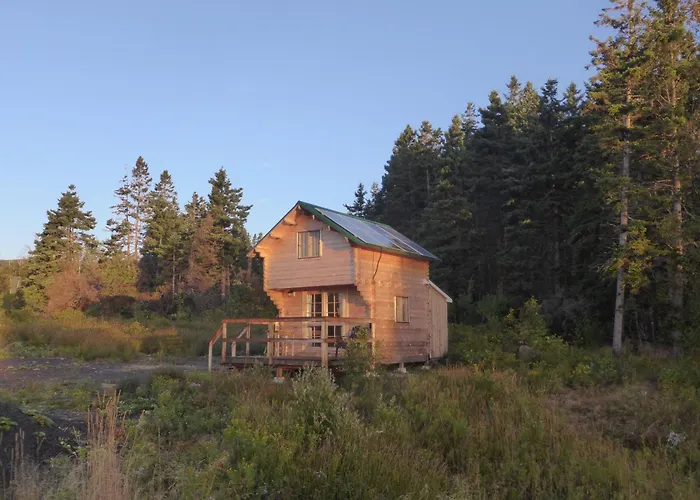 North Shore Retreat - Off-Grid - Oceanfront