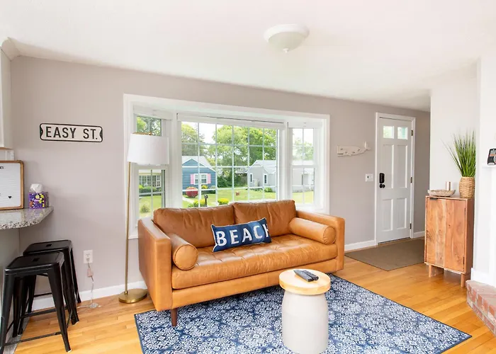 Cape Cod Cottage By Leavetown Vacations