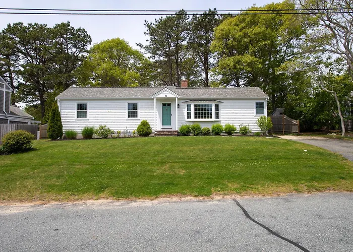 Cape Cod Cottage By Leavetown Vacations