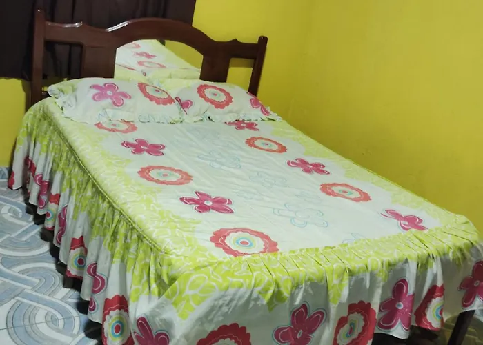 Kitnet para solteiro ou casal com banheiro e cozinha privativos