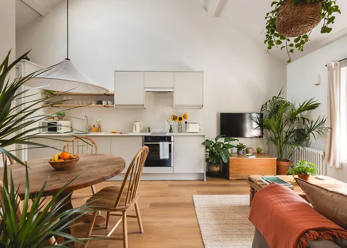 Leworth Apartments, Windsor