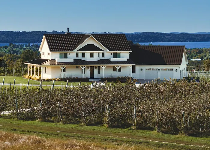 Ann Riley Farmhouse - Vineyard By Traverse City