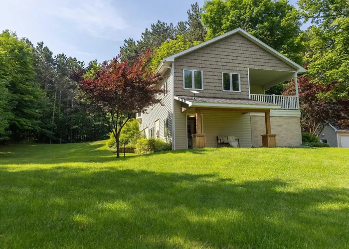 4 Bedroom Renovated Home - Next To Horse Show Pet Friendly