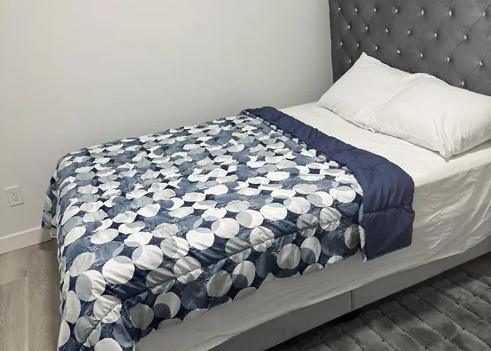 Cozy Inn New Basemt Wt Sep Entrance Contains 1 Bdrm And Den For Up To 4 Guests