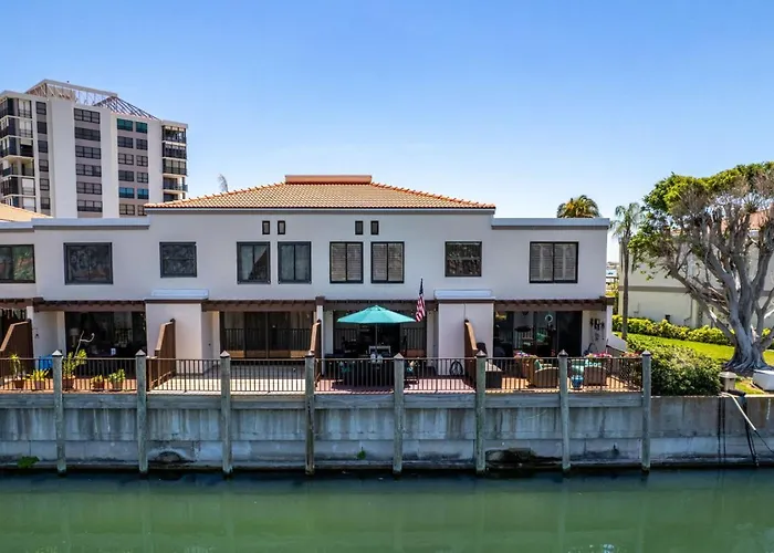 3 Bedroom Lake Front Townhouse - Absolute Gem Isla Del Sol