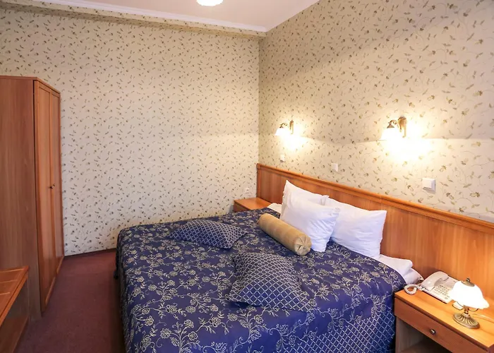 Готель Дніпро Dnipro Hotel