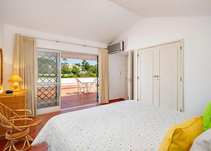 Villa Quadradinhos 38Q 4 Bedrooms Private Pool Short Walk To The Beach
