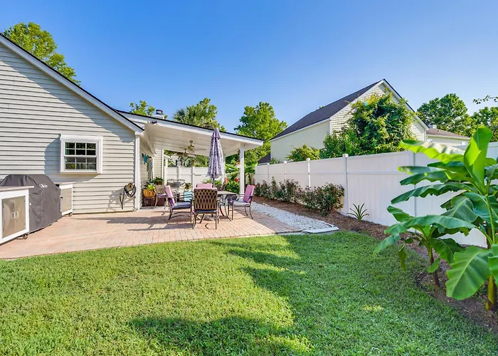 Bluffton Getaway W/ Fenced Yard: 7 Mi To Beach!