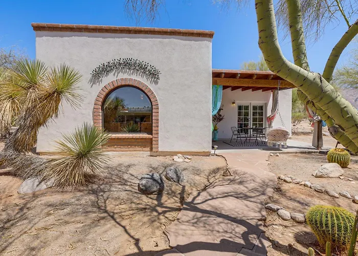 Private Desert Garden: Cozy Tucson Casita