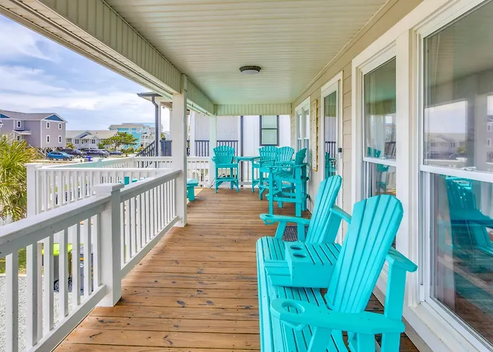 Coastal Home: Walk To Holden Beach!