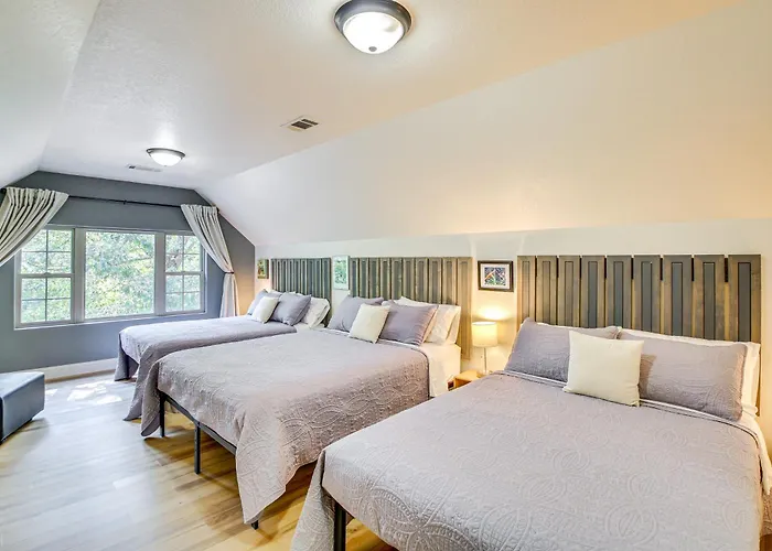 < 5 Mi To Lake Desoto: Grand Hot Springs Home