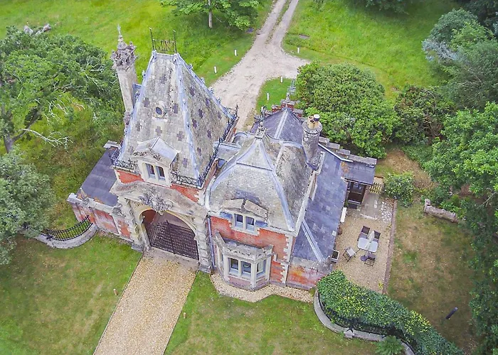 Historic 2 Bed Gatehouse In Private Parkland