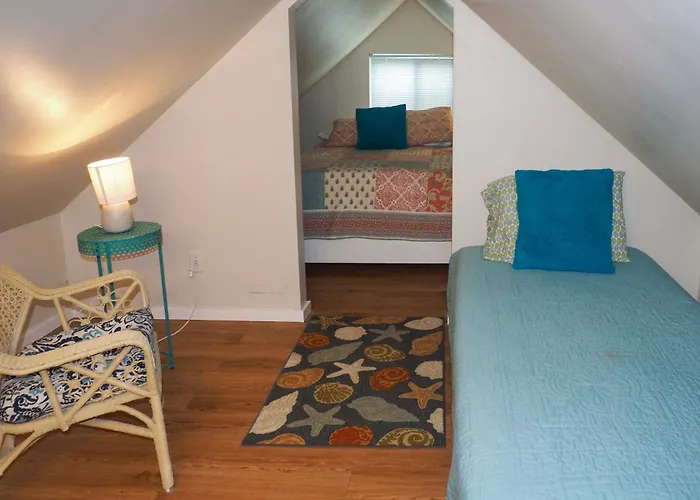 Spacious, Peaceful Lake House W/ Sandy Beach
