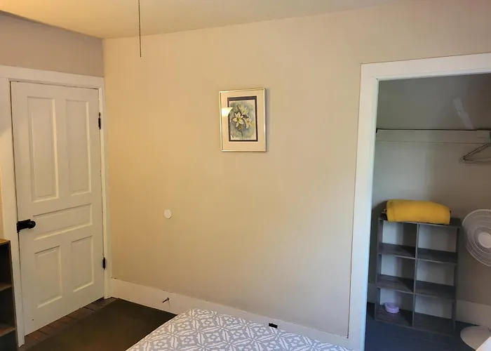 Centennial House - Great Location With Lakeview!