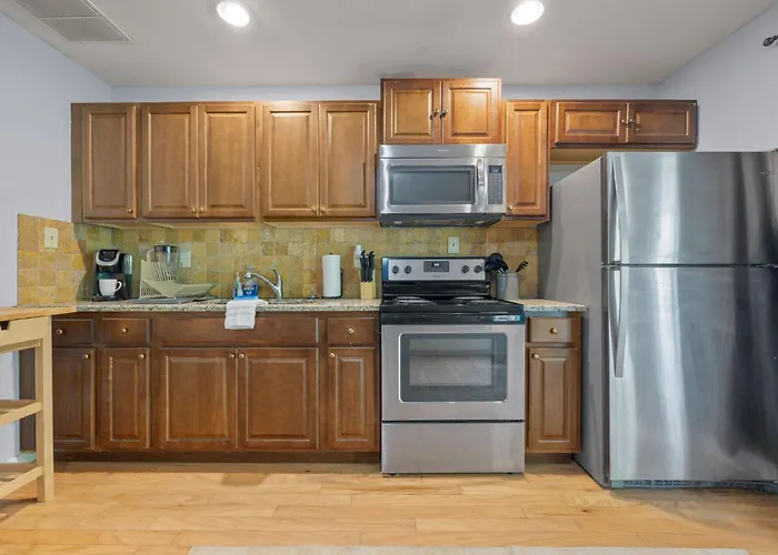 Pool And Patio, 8 Minutes From Mall Of Georgia!