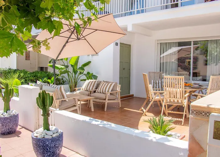 La Familia Beach Houses La Cala