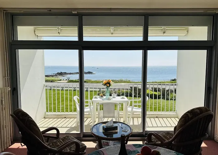 Studio 3pers vue mer, 1min à pied plage, wifi, parking