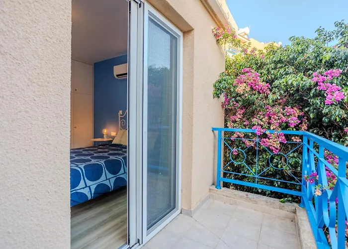 Seaside Sun Kissed House With Pool In Tourist Area