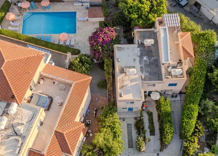 Seaside Sun Kissed House With Pool In Tourist Area