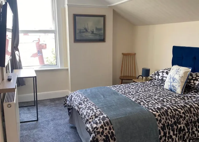 Superior, Spacious Apartment In New Brighton, Near Liverpool