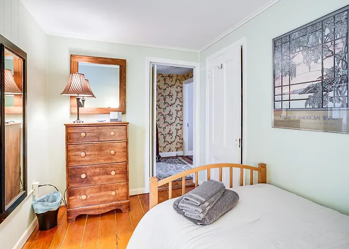 North Shore Townhome: 1 Mi To Singing Beach!