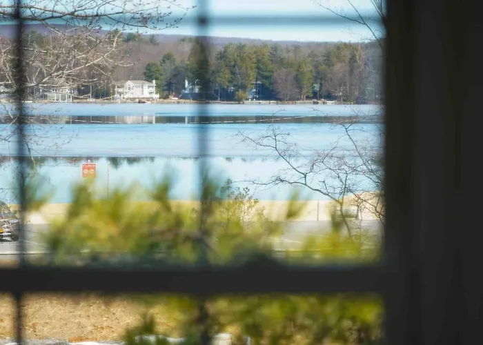 9Br Lake Fr Volley Ball/Hot Tub