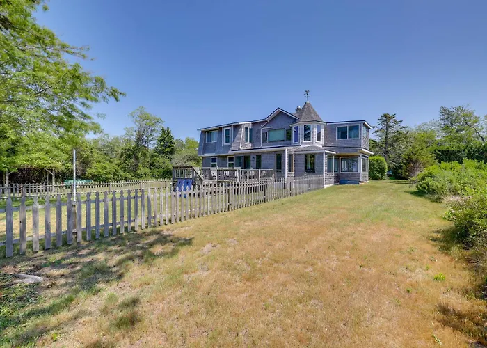 5 Mi To Provincetown! Water-View Beach House