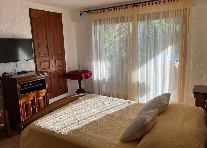 Villa A Scopa A Lumio En Corse Avec Piscine Chauffee, Vue Mer Panoramique, Climatisation, Jardin Arbore De 3000M2, 10 Pers, 5 Chb, 4 Sdb