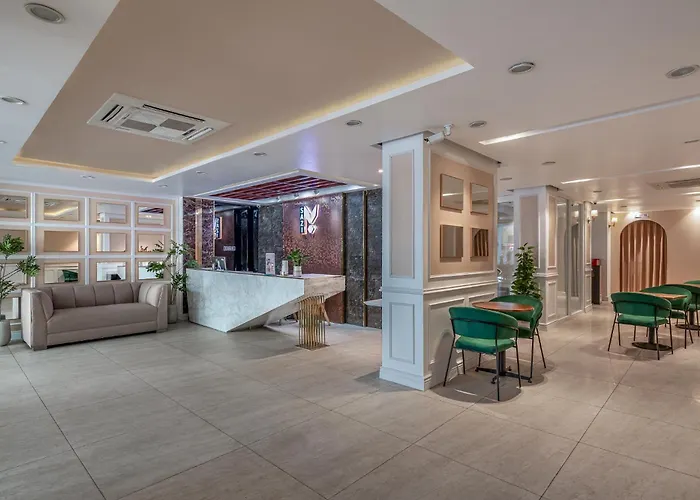 Sazi Resin Hotel - Free Nails Hairwash