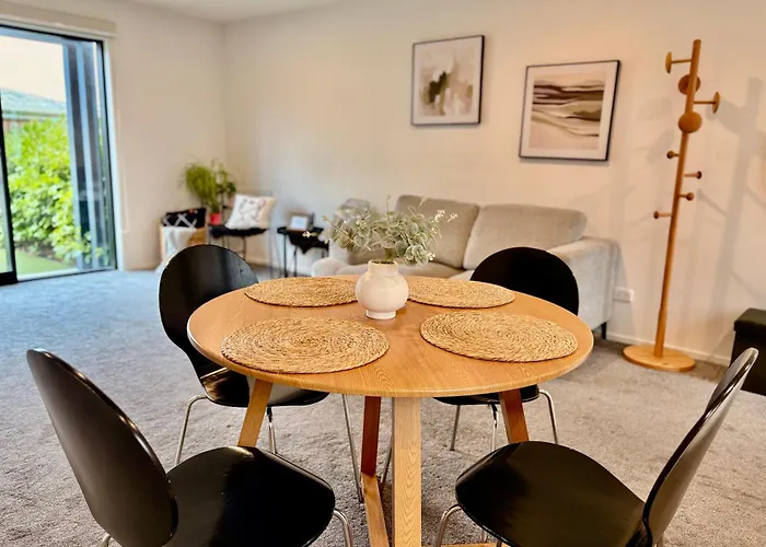 Cosy Townhouse Close To Wolfbook Arena One Km Away From Railway Station With Rare Onsite Ev Car Park