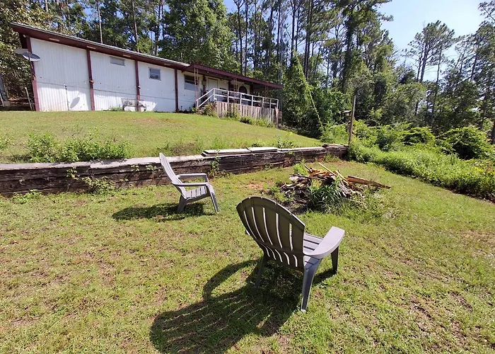 Overlooking Lake Eufaula Alabama Perfect Private Getaway Cottage For Couples Fisherman-Friends Located In A Private Gated Community Bring The Golf Cart Many Paved Roads And Boat Parkingt Boat Dock Near And Community Fishing Pier And Beach
