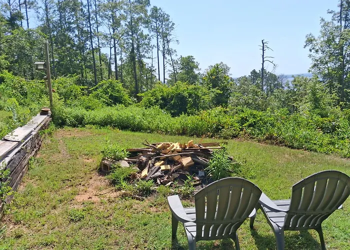 Overlooking Lake Eufaula Alabama Perfect Private Getaway Cottage For Couples Fisherman-Friends Located In A Private Gated Community Bring The Golf Cart Many Paved Roads And Boat Parkingt Boat Dock Near And Community Fishing Pier And Beach