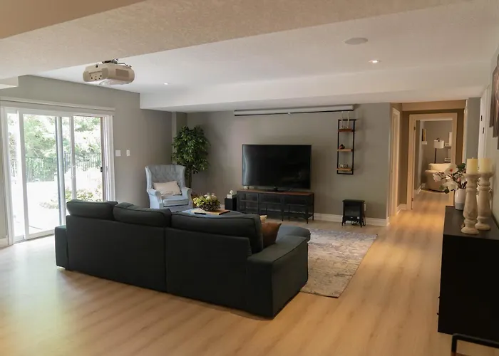 Private Basement Suite With Hot Tub