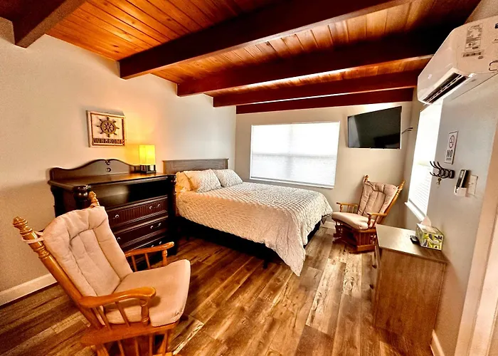 Cottage 34, Coconut Cottage - Dora Canal Court - A Downtown, Waterfront Community