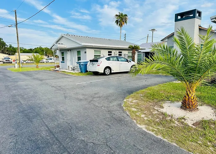 Cottage 34, Coconut Cottage - Dora Canal Court - A Downtown, Waterfront Community