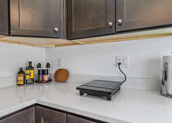 Chimney Rock Suite - Unit C - Red Rock Retreat