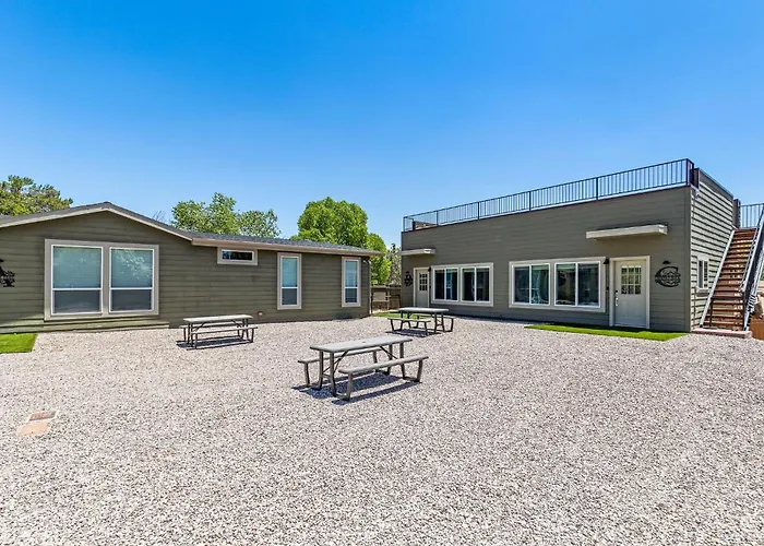 Chimney Rock Suite - Unit C - Red Rock Retreat