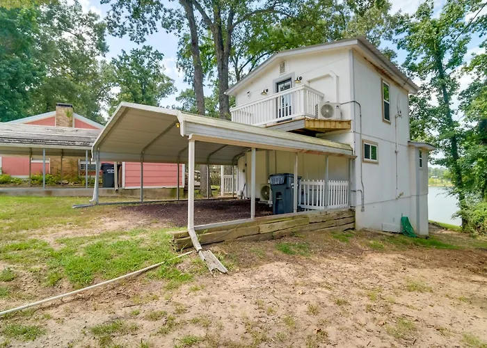 'Lakeside Haven' W/ Deck & Views In Jefferson!