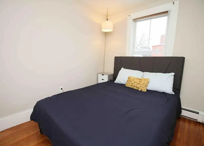 Charming Downtown Gem. 2 Minutes To Salem. Workspace Included
