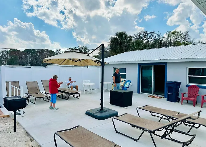 Cottage 31, Hibiscus Hut - Dora Canal Court - A Downtown, Waterfront Community