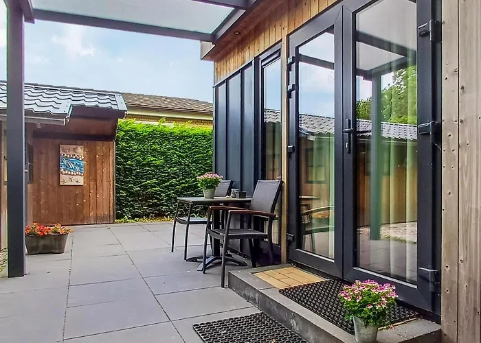 Nice Home In Heinkenszand With Wifi