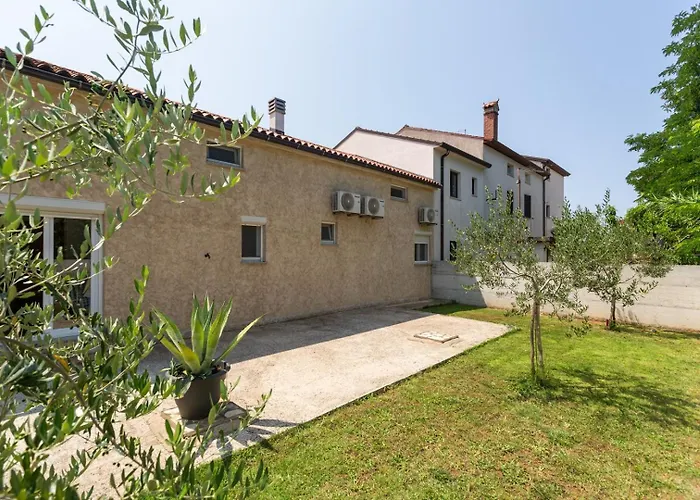 Villa Alina With Pool