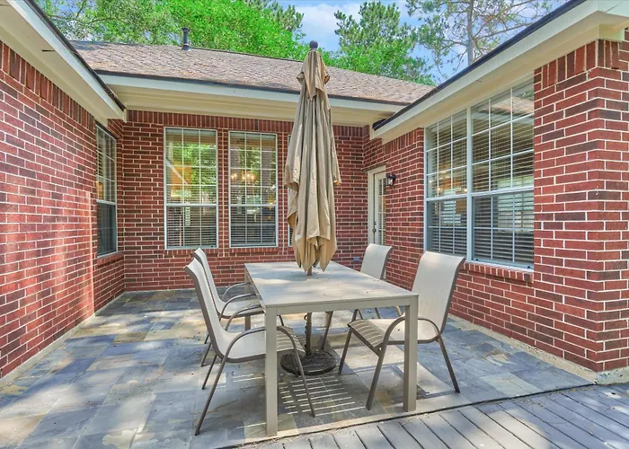 The Woodlands 3Br 1-Story Retreat W Open Kitchen, Grill, And Baby Friendly