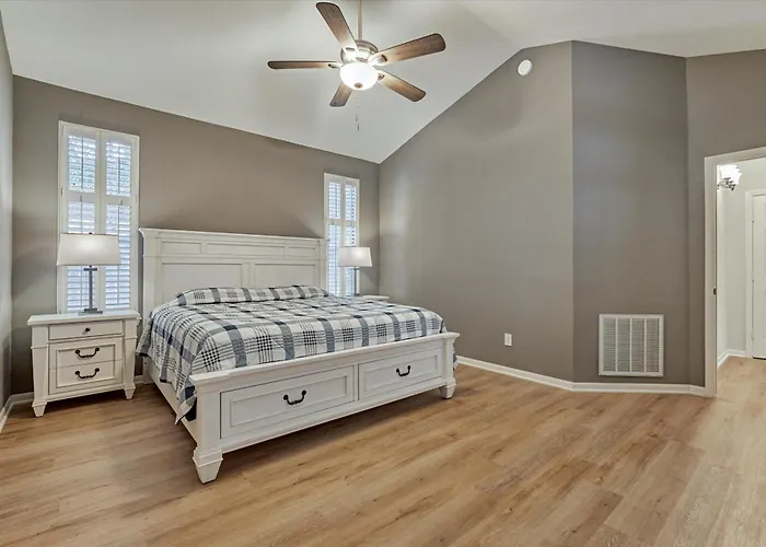 The Woodlands 3Br 1-Story Retreat W Open Kitchen, Grill, And Baby Friendly