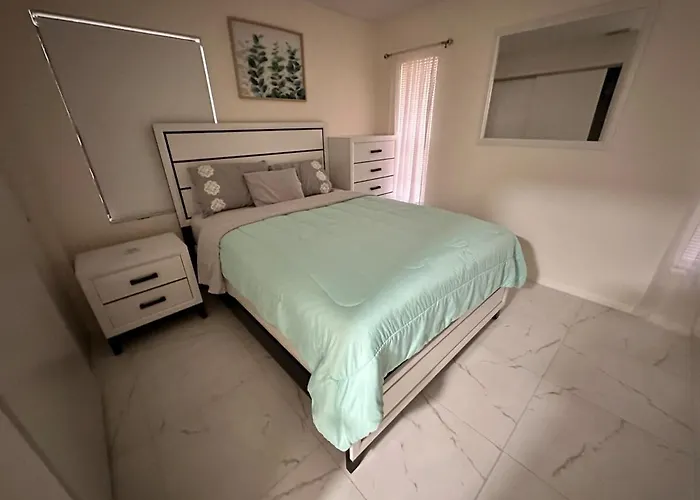 Canalfront Near Beaches Private Home Remodeled