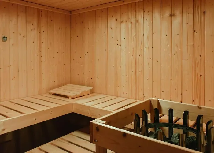 La Reverie : Sauna Prive Jacuzzi Et Table Massage