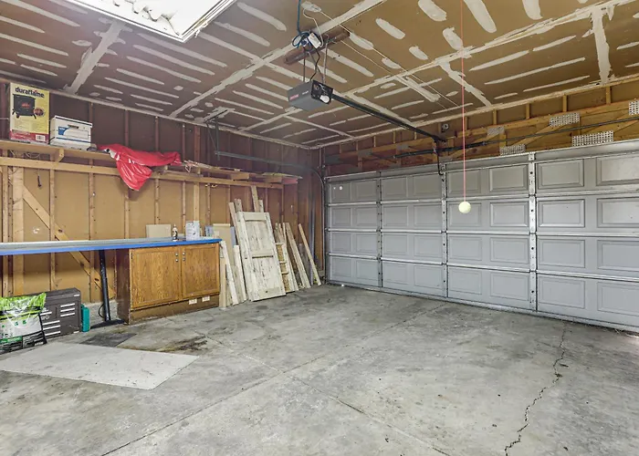 Pet-Friendly Retreat W/ Fenced Yard In Aurora