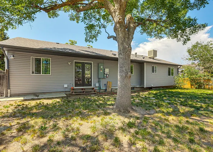 Pet-Friendly Retreat W/ Fenced Yard In Aurora