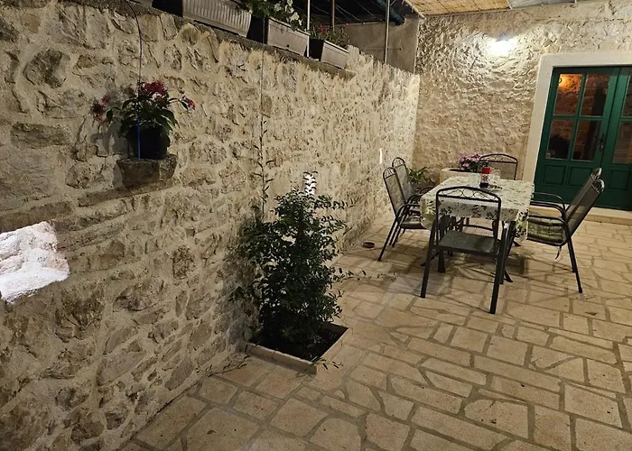 Heritage House Stone Flower With Private Pool